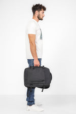 KENNETH COLE - תיק גב לגבר בצבע אפור - MASHBIR//365