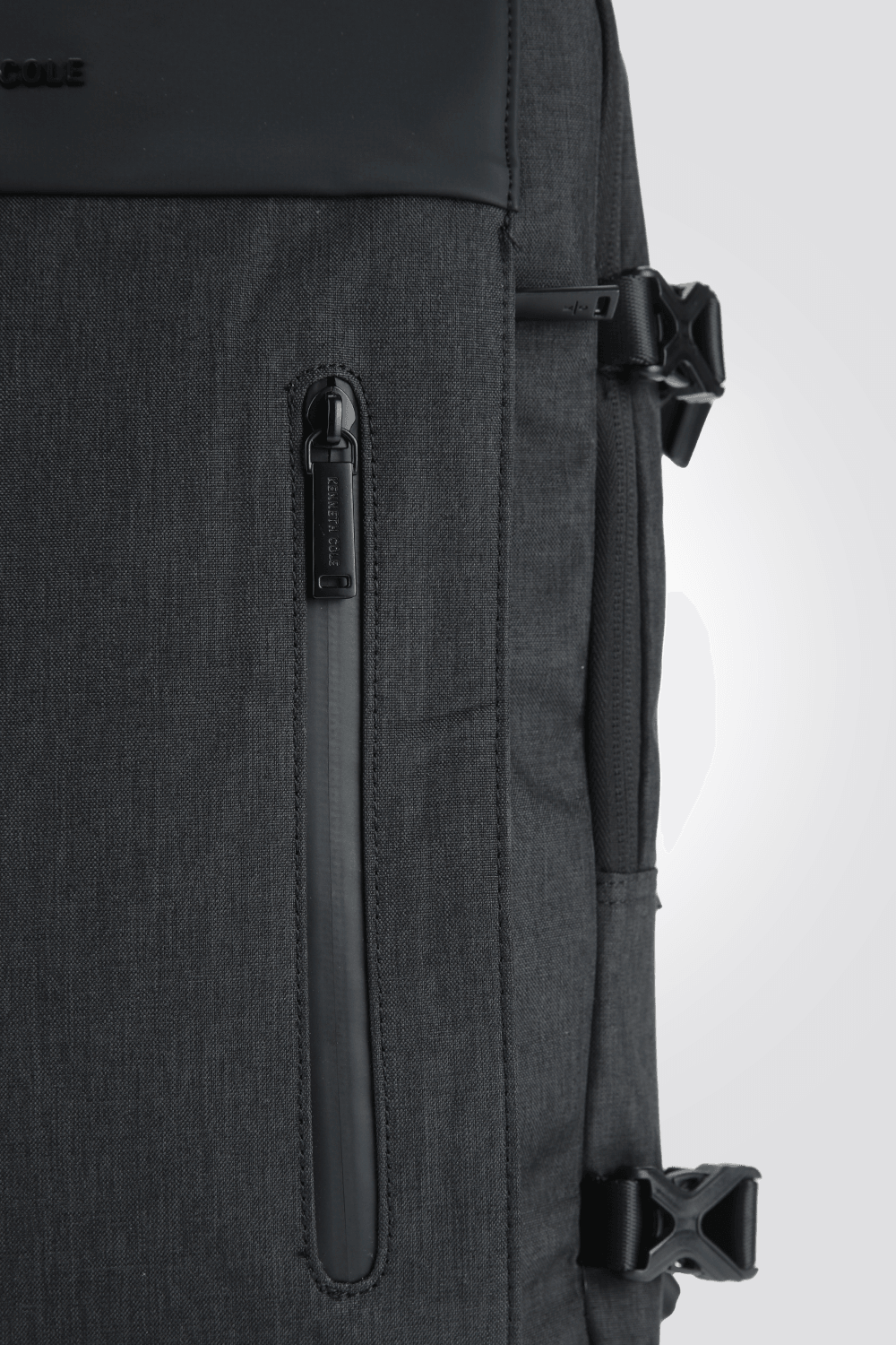 KENNETH COLE - תיק גב לגבר בצבע אפור - MASHBIR//365