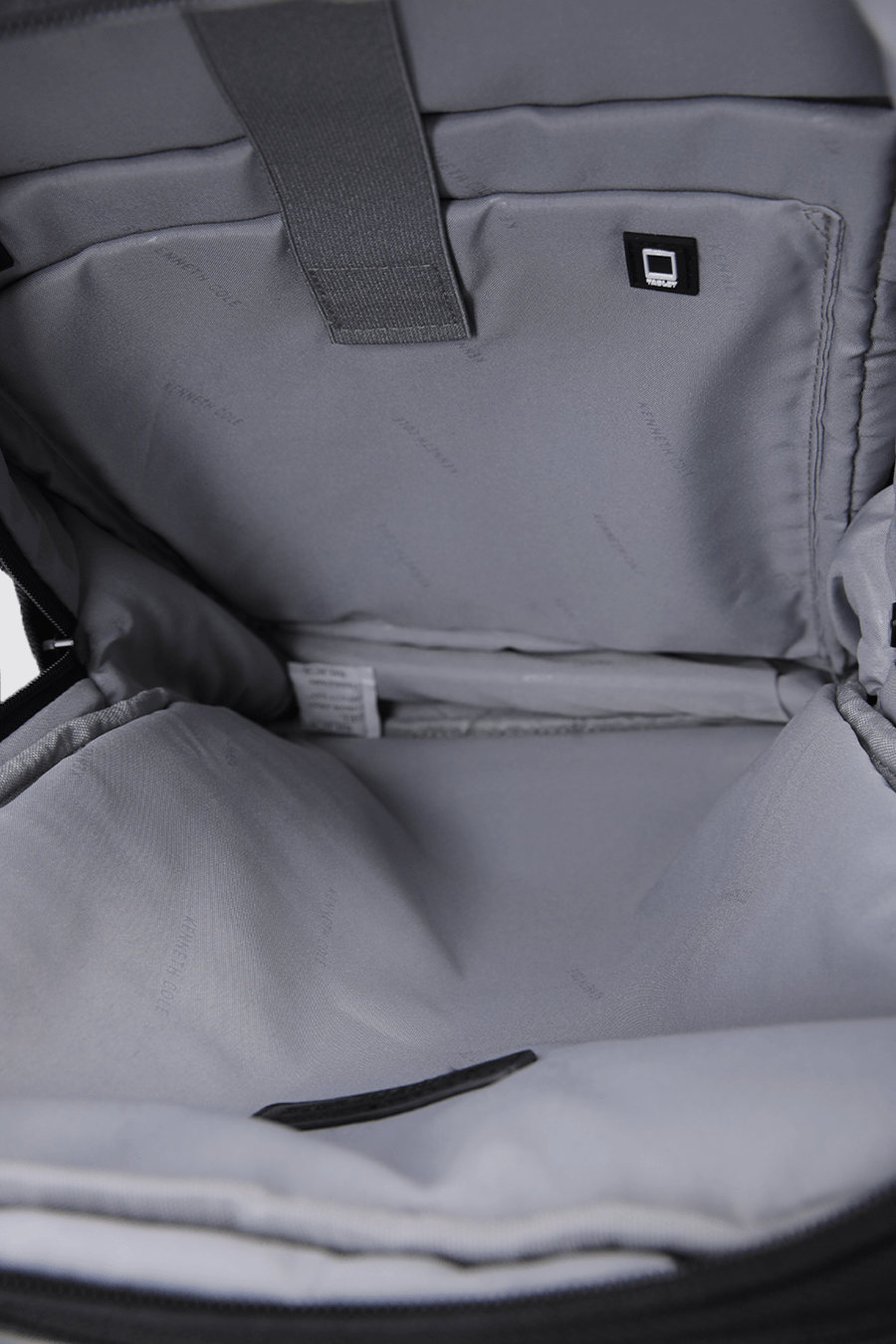 KENNETH COLE - תיק גב לגבר בצבע שחור - MASHBIR//365