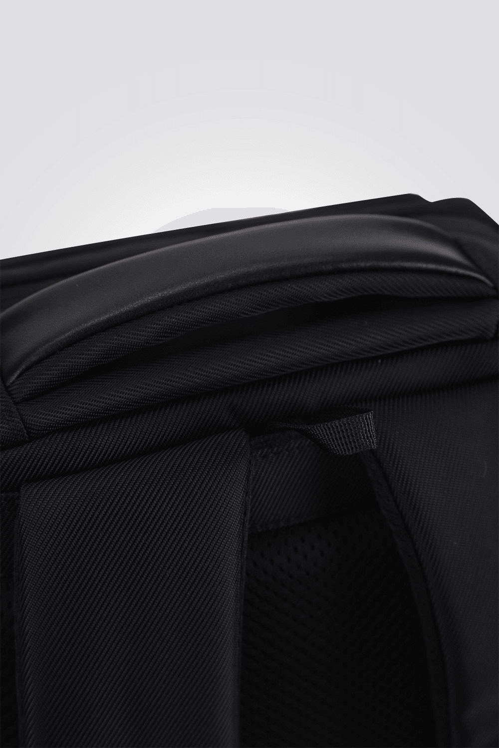 KENNETH COLE - תיק גב לגבר בצבע שחור - MASHBIR//365