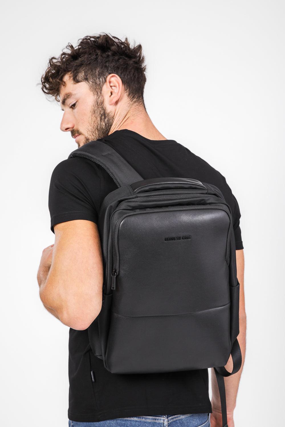 KENNETH COLE - תיק גב לגבר בצבע שחור - MASHBIR//365