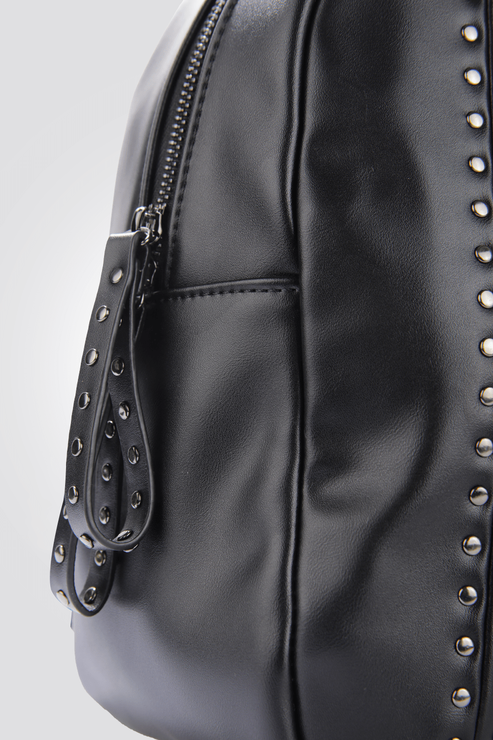 KENNETH COLE - תיק גב לנשים בצבע שחור - MASHBIR//365