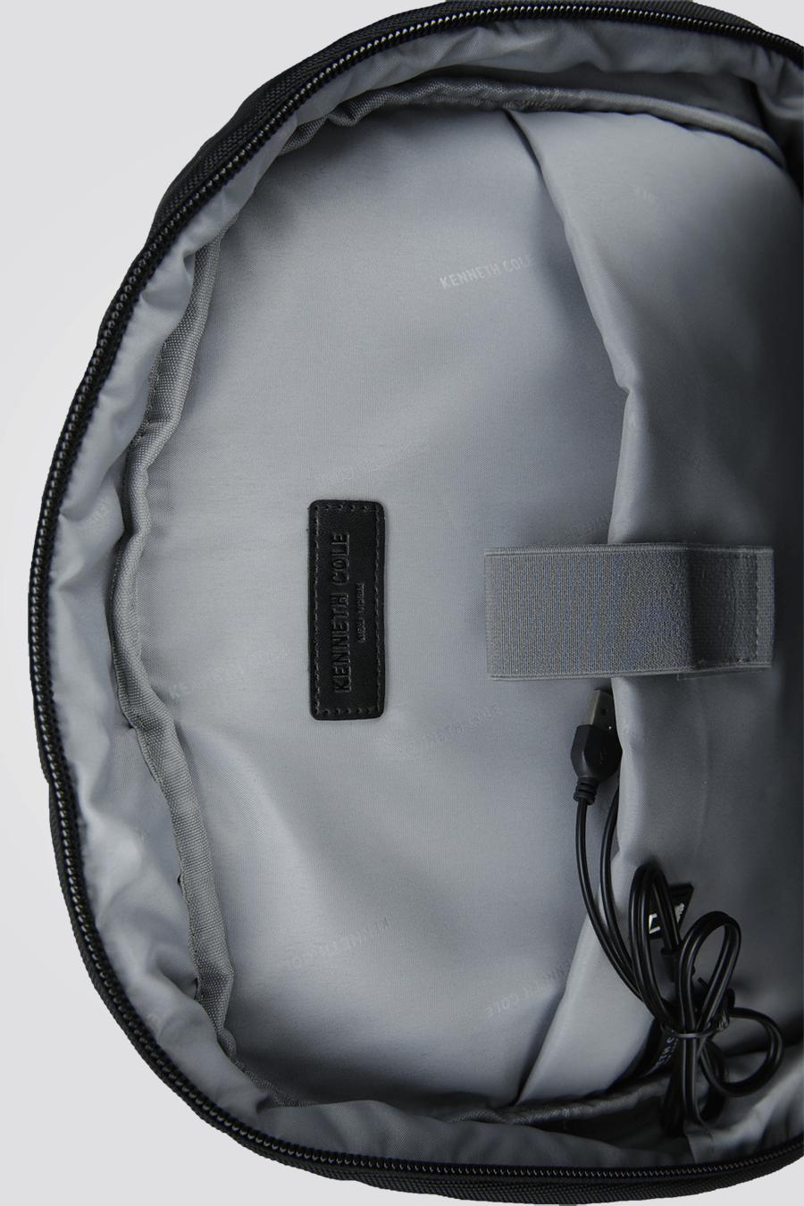 KENNETH COLE - תיק גב משולב טרולי בצבע שחור - MASHBIR//365