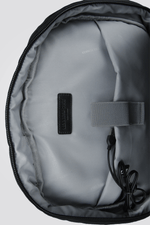 KENNETH COLE - תיק גב משולב טרולי בצבע שחור - MASHBIR//365