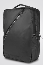 KENNETH COLE - תיק גב סגירה מרובעת שחור - MASHBIR//365