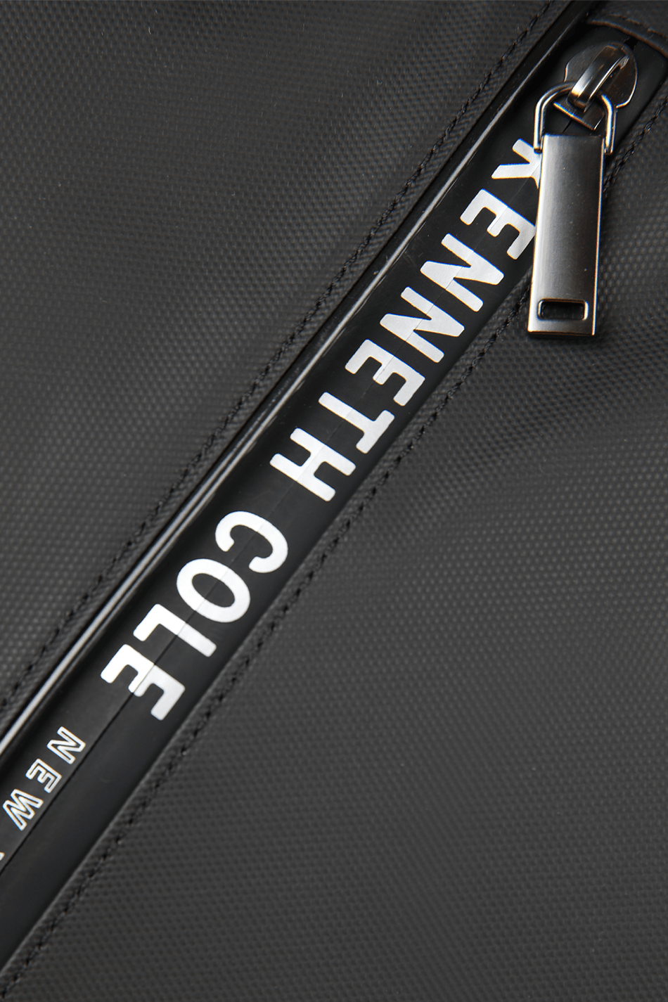 KENNETH COLE - תיק גב סגירה מרובעת שחור - MASHBIR//365