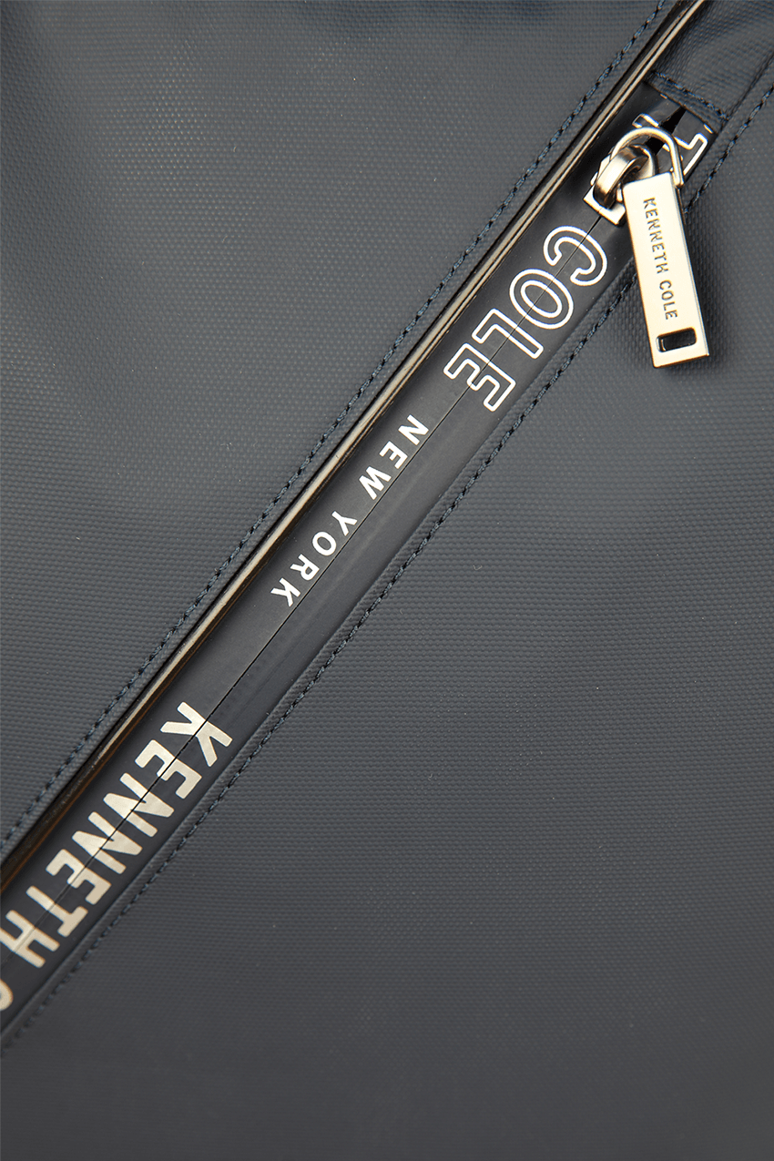 KENNETH COLE - תיק גב סגירה מרובעת כחול נייבי - MASHBIR//365