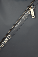 KENNETH COLE - תיק גב סגירה מרובעת כחול נייבי - MASHBIR//365