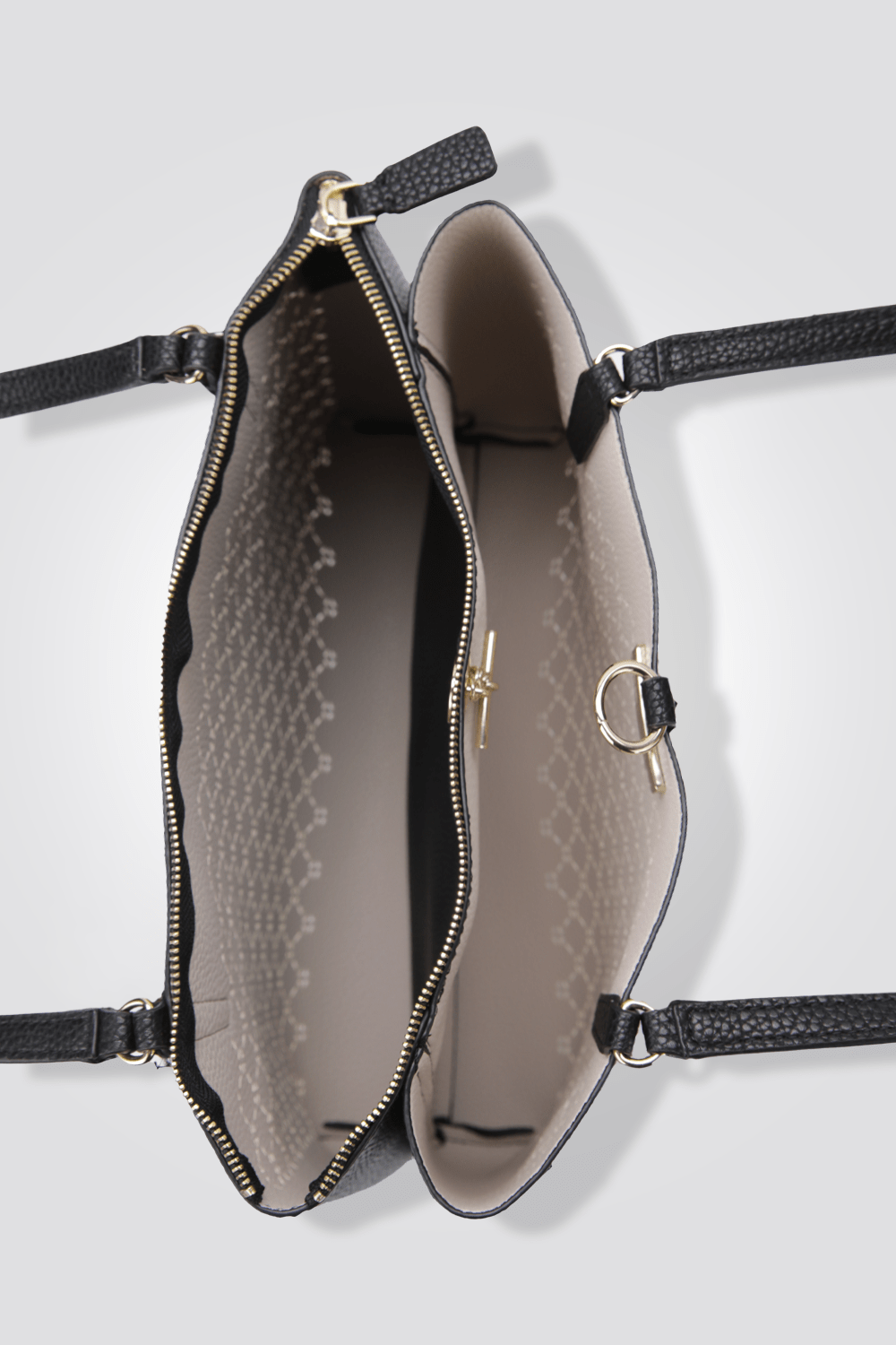 GUESS - תיק יד Amara Socety Carryall בצבע שחור - MASHBIR//365