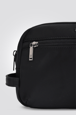 KENNETH COLE - תיק רחצה בצבע שחור - MASHBIR//365