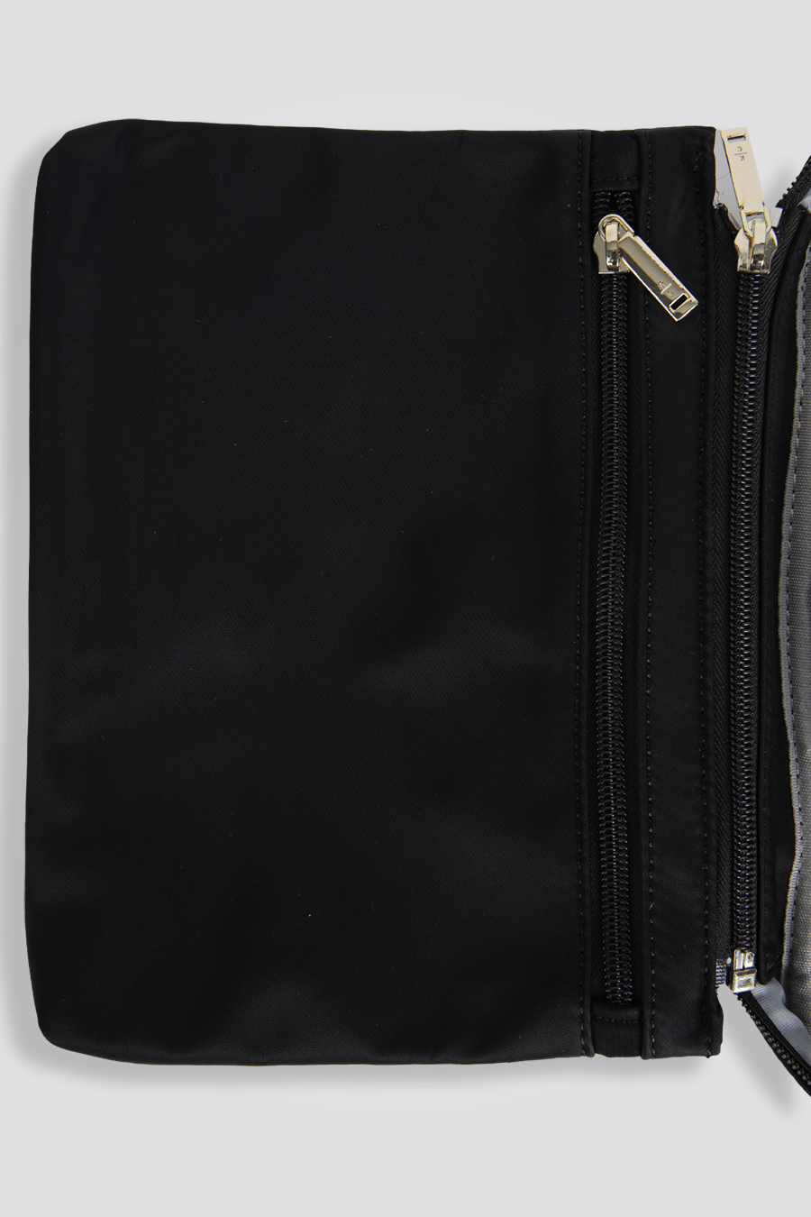KENNETH COLE - תיק רחצה בצבע שחור - MASHBIR//365