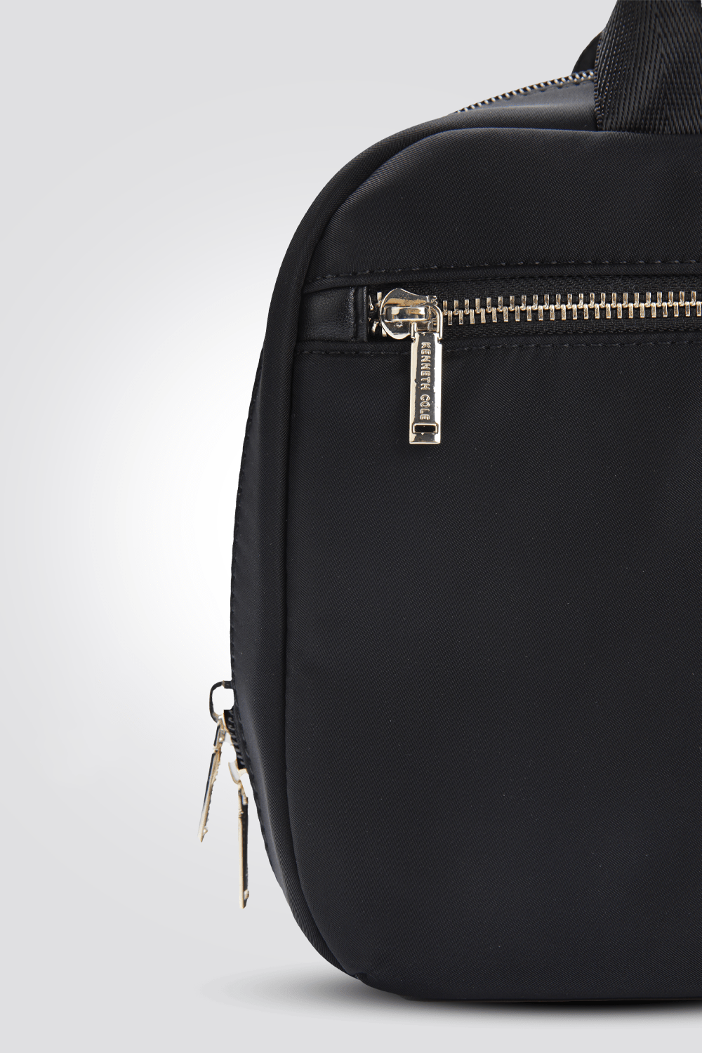 KENNETH COLE - תיק רחצה בצבע שחור - MASHBIR//365