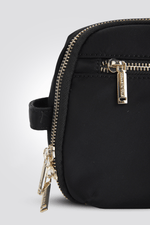 KENNETH COLE - תיק רחצה קטן בצבע שחור - MASHBIR//365