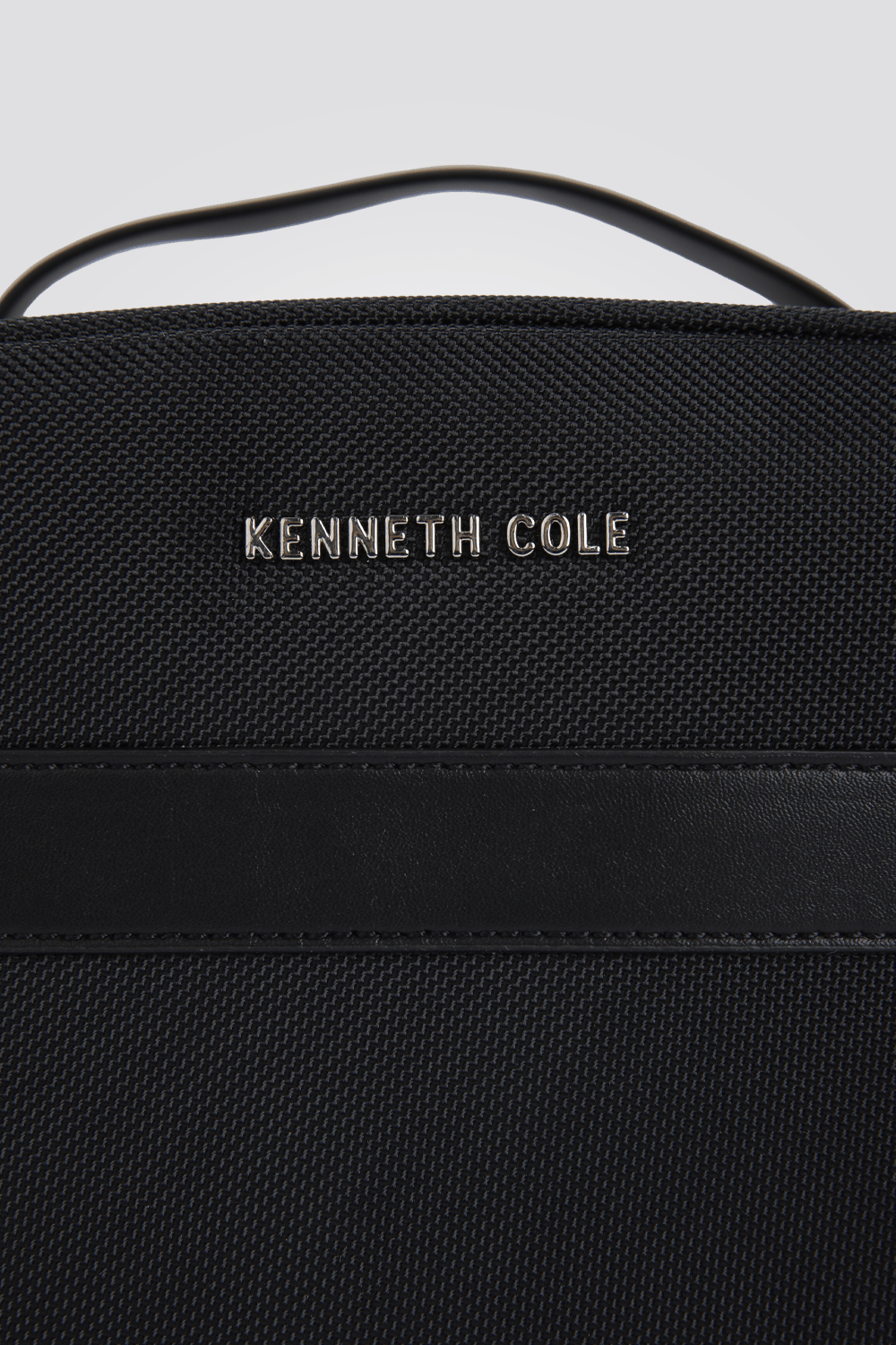 KENNETH COLE - תיק רחצה לגברים בצבע שחור - MASHBIR//365