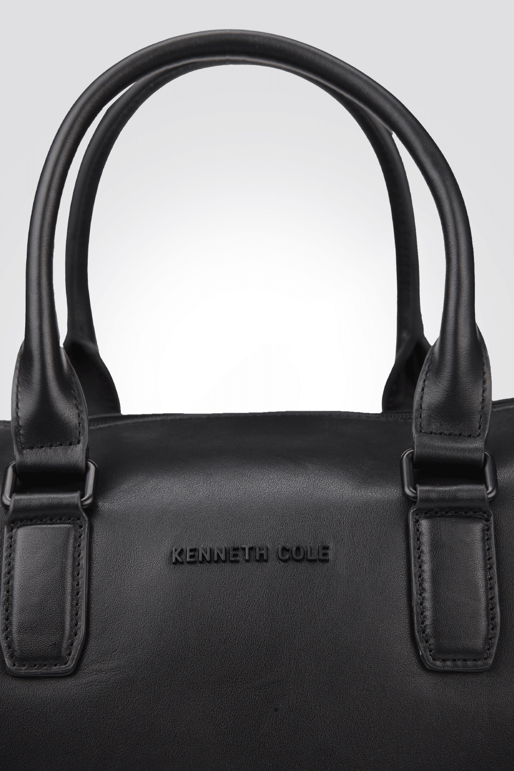 KENNETH COLE - תיק עסקים מעור בצבע שחור - MASHBIR//365