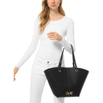 MICHAEL KORS - תיק כתף אופנתי בצבע שחור - MASHBIR//365