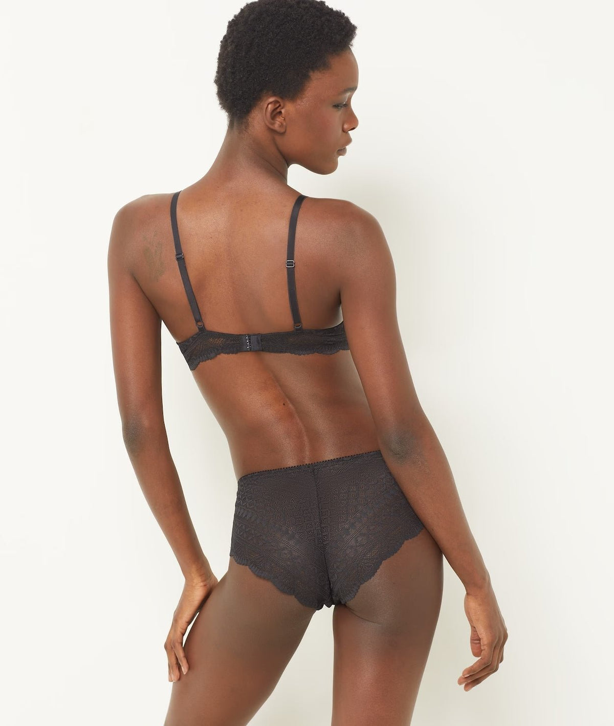 ETAM - תחתוני בוקסרון תחרה IDOLE בצבע שחור - MASHBIR//365