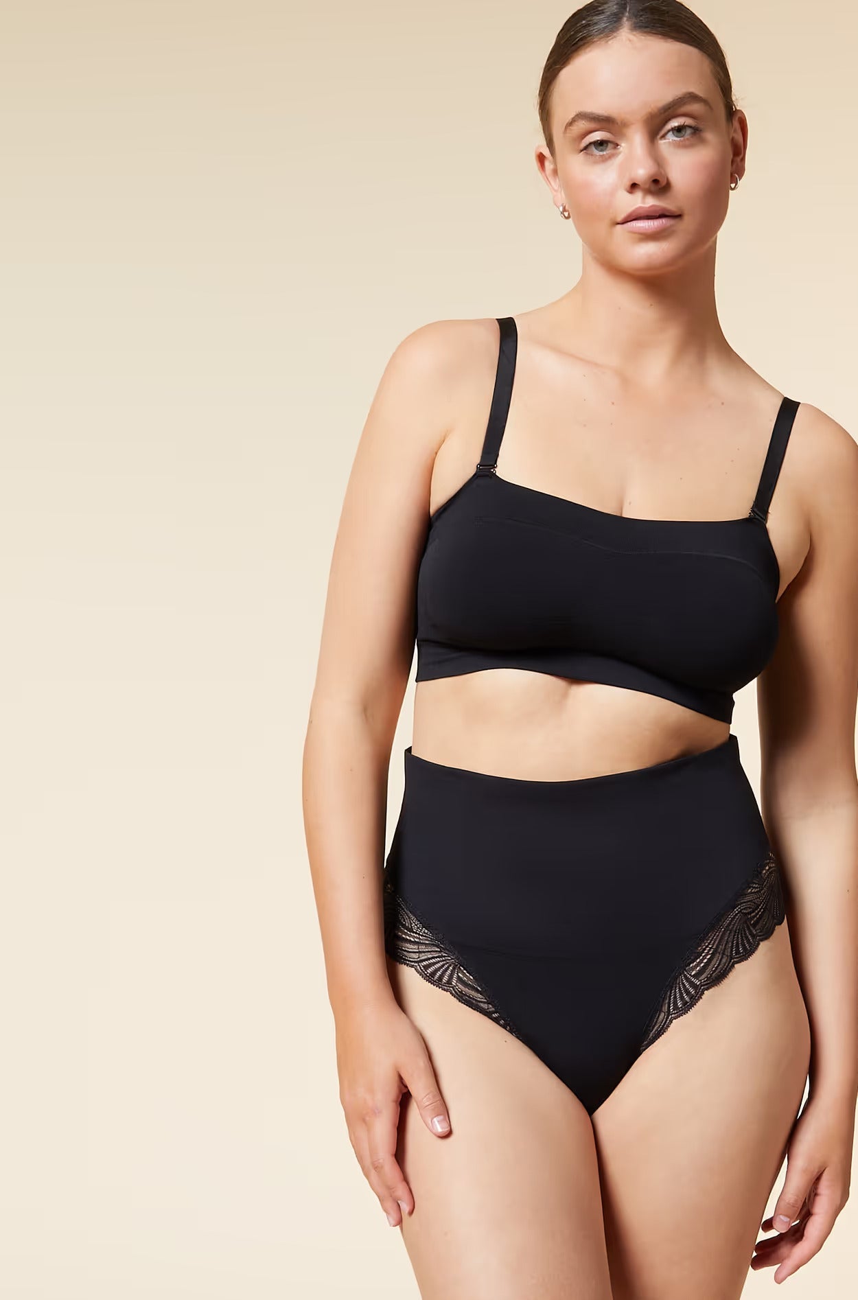 ETAM - תחתוני טנגה מחטבים עם מותן גבוהה בשילוב תחרה POWER LACE בצבע שחור - MASHBIR//365