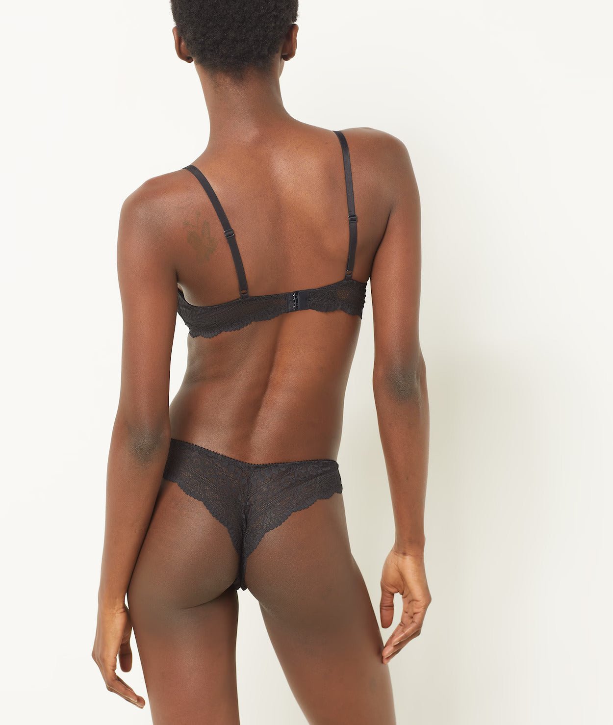 ETAM - תחתוני טנגה תחרה IDOLE בצבע שחור - MASHBIR//365