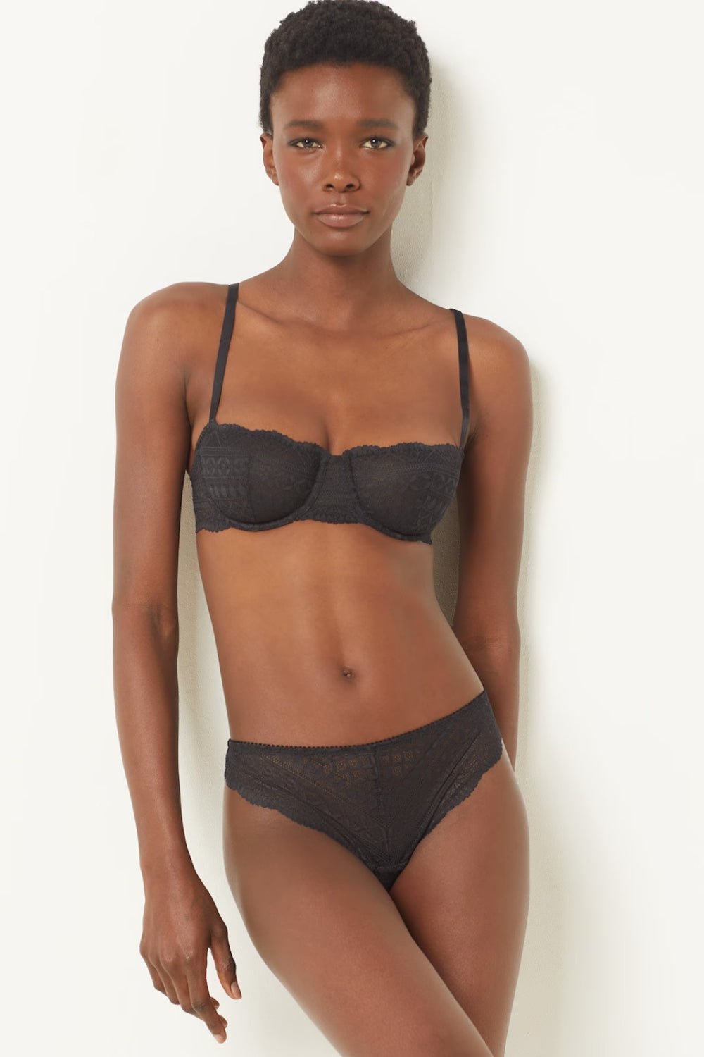 ETAM - תחתוני טנגה תחרה IDOLE בצבע שחור - MASHBIR//365