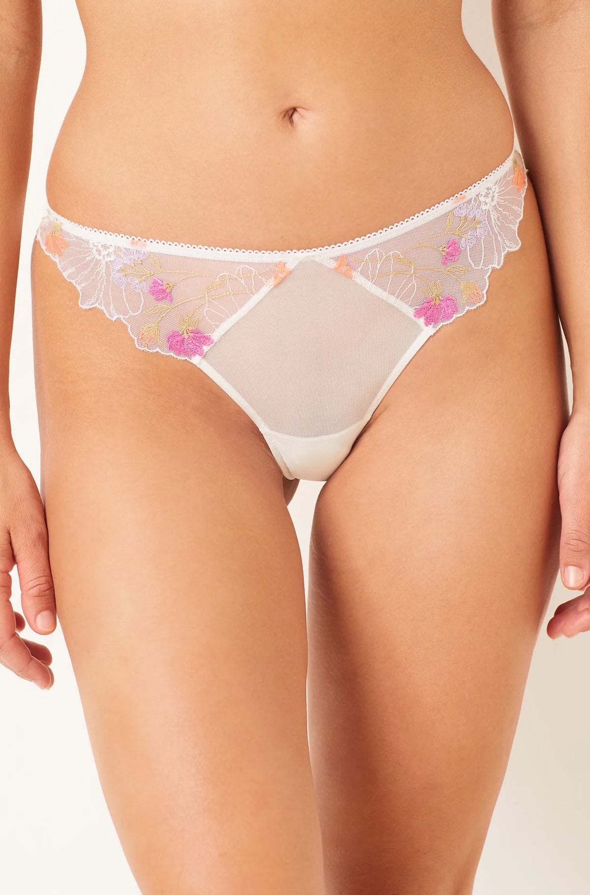 ETAM - תחתוני טנגה טול בשילוב רקמה GARDEN קרם - MASHBIR//365