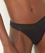 ETAM - תחתוני חוטיני תחרה IDOLE בצבע שחור - MASHBIR//365