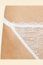 ETAM - תחתוני חוטיני תחרה SENTIMENT בצבע לבן - MASHBIR//365