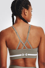 UNDER ARMOUR - טופ אימון לנשים בצבע אופוויט - MASHBIR//365