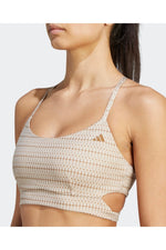 ADIDAS - טופ אימון לנשים YOGA STUDIO בצבע אפור - MASHBIR//365