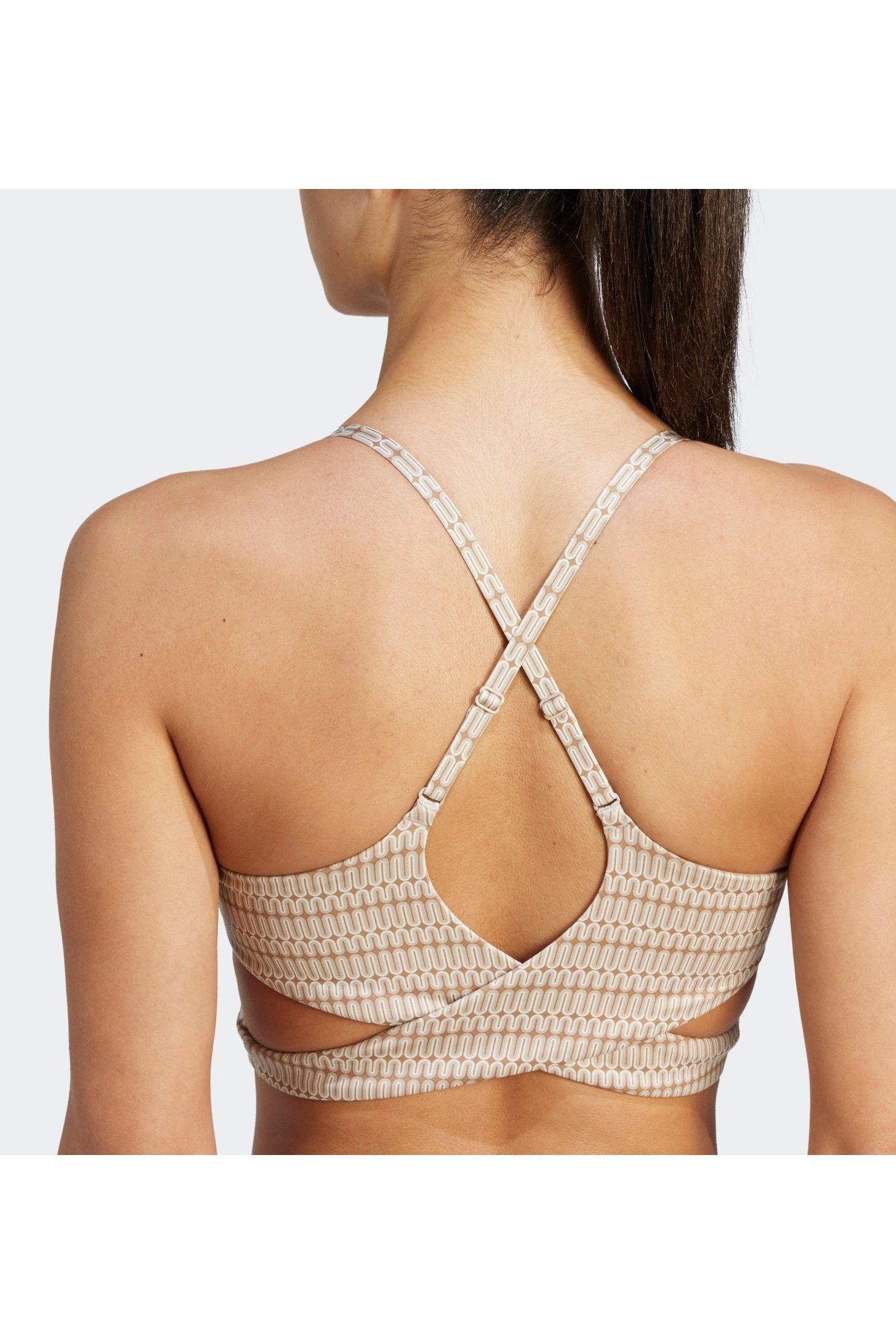 ADIDAS - טופ אימון לנשים YOGA STUDIO בצבע אפור - MASHBIR//365