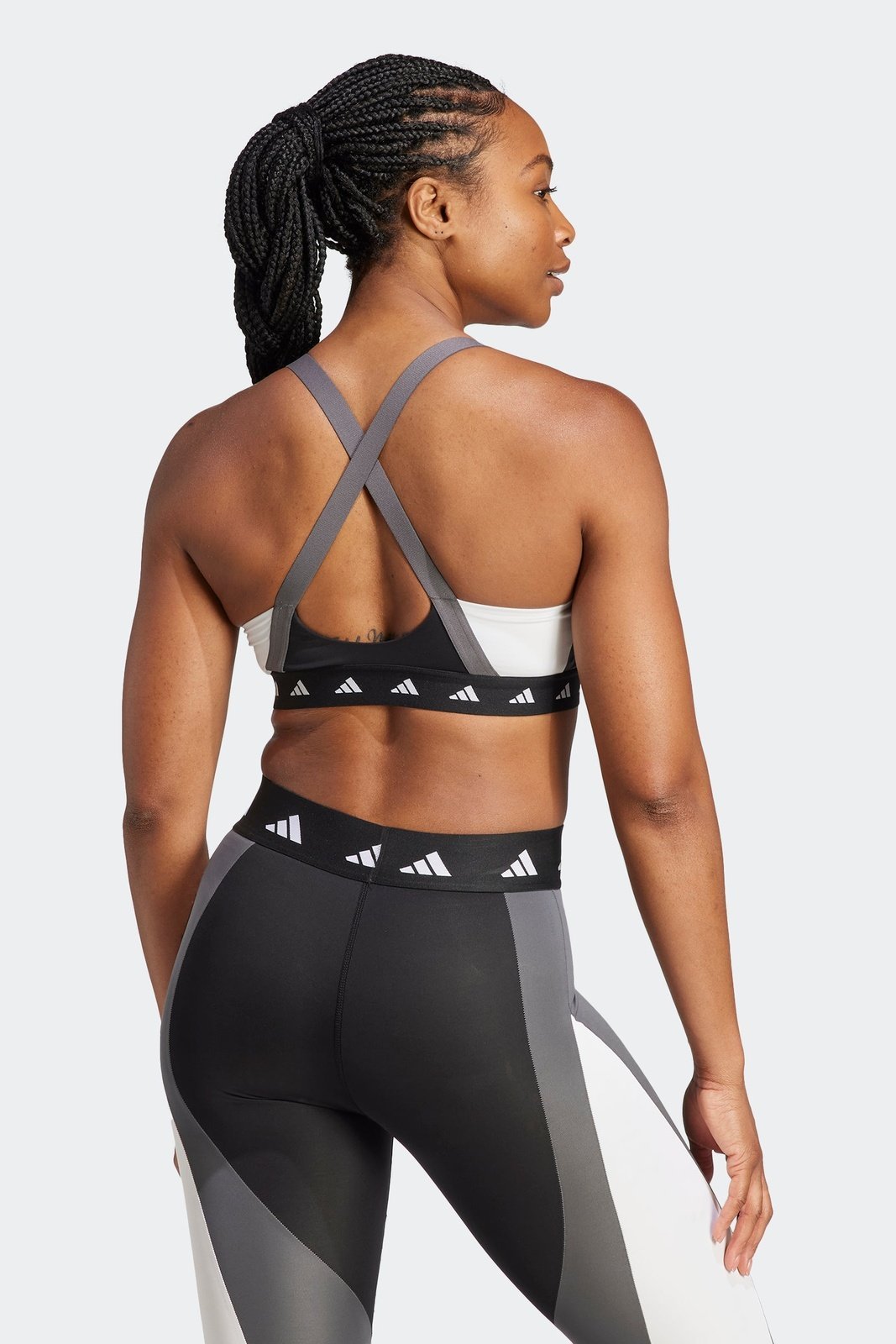 ADIDAS - טופ אימון POWERIMPACT TRAINING בצבע שחור אפור ולבן - MASHBIR//365