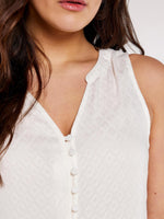 APRICOT - חולצה אלגנטית עם כפתורים בצבע לבן - MASHBIR//365