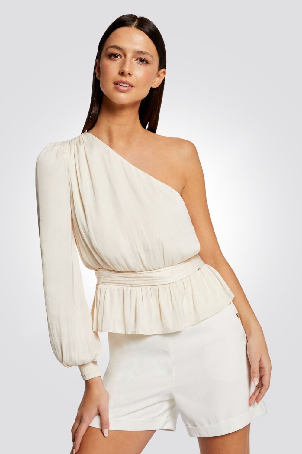 MORGAN - חולצה אלגנטית כתף אחת בצבע שמנת - MASHBIR//365