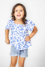 OKAIDI - חולצה פרחונית בצבע כחול לילדות - MASHBIR//365