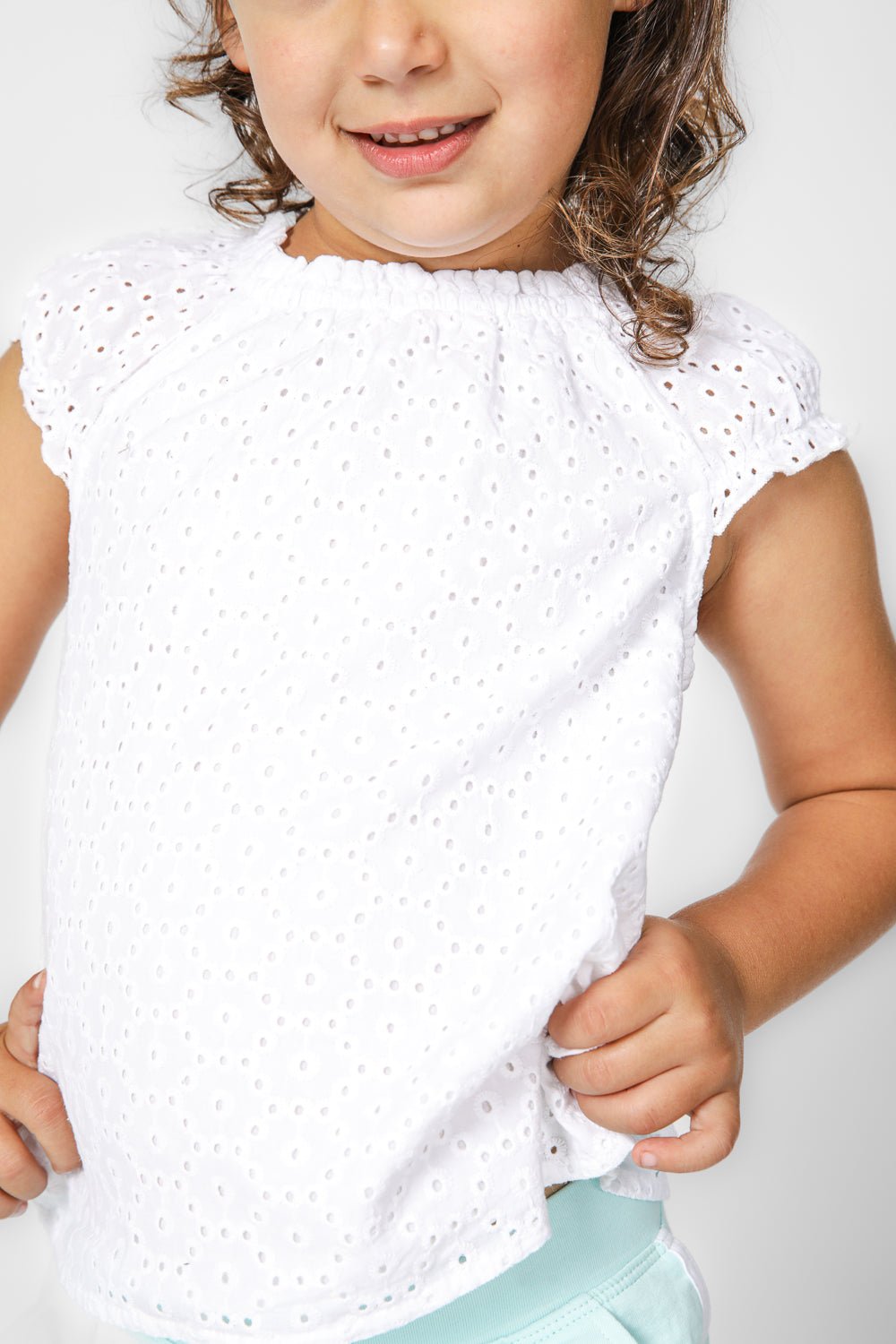 OKAIDI - חולצה חגיגית לילדות בצבע לבן - MASHBIR//365