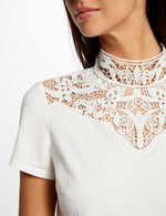 MORGAN - חולצה קצרה עם תחרה בצבע לבן - MASHBIR//365