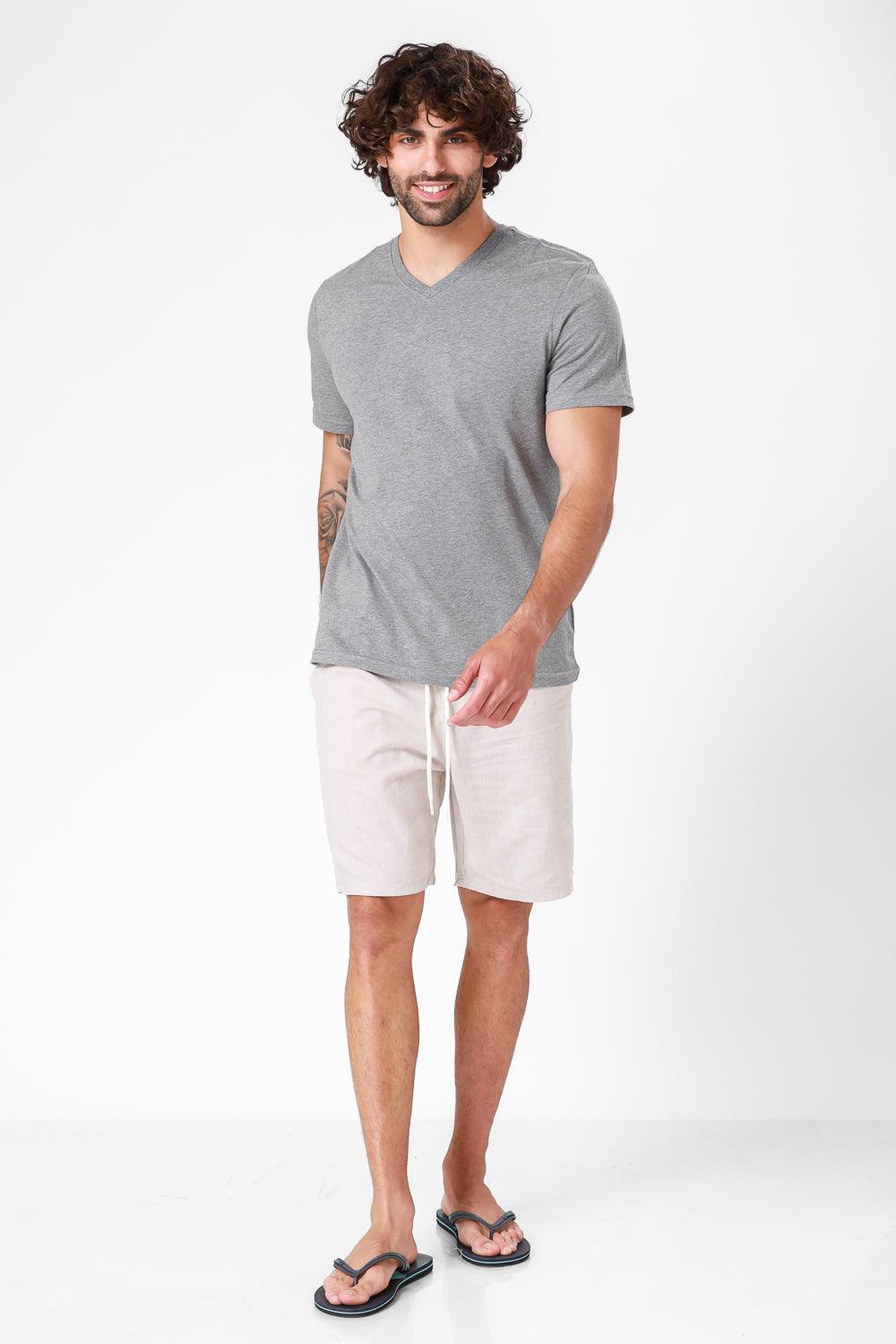 DELTA - חולצה קצרה צווארון וי CLASSIC FIT בצבע אפור - MASHBIR//365