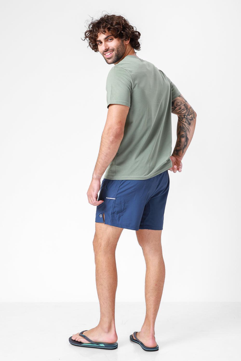 DELTA - חולצה קצרה צווארון וי CLASSIC FIT בצבע ירוק - MASHBIR//365