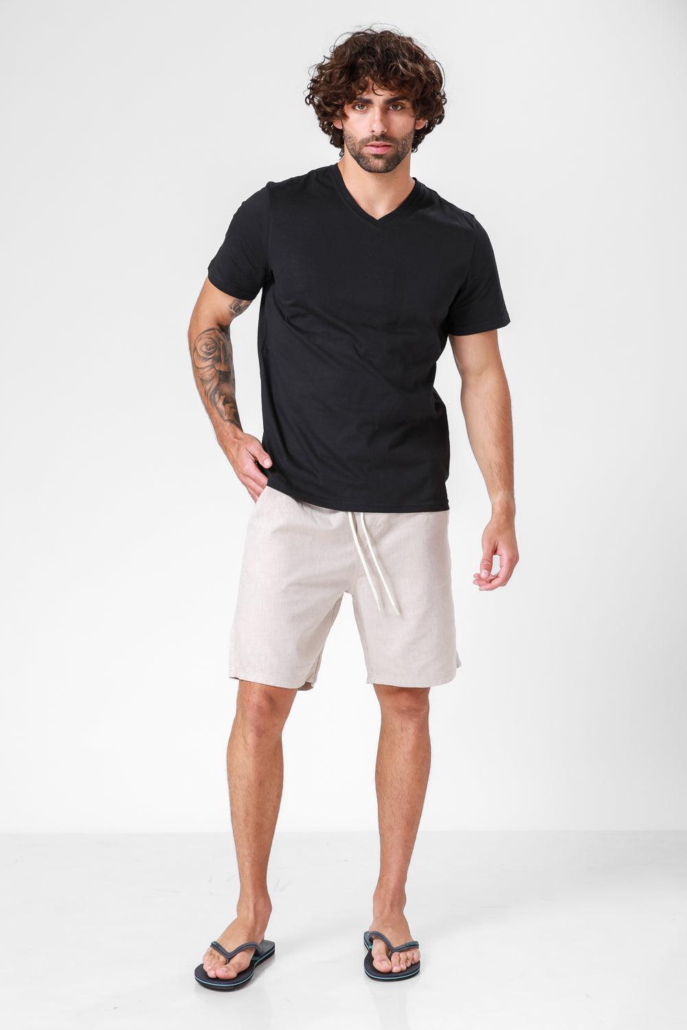 DELTA - חולצה קצרה צווארון וי CLASSIC FIT בצבע שחור - MASHBIR//365