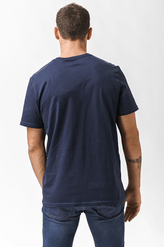 DELTA - חולצה קצרה צווארון וי CLASSIC FIT בצבע כחול - MASHBIR//365