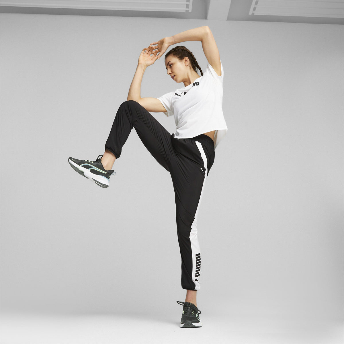 PUMA - חולצה לנשים PUMA FIT LOGO ULTRAB בצבע לבן - MASHBIR//365