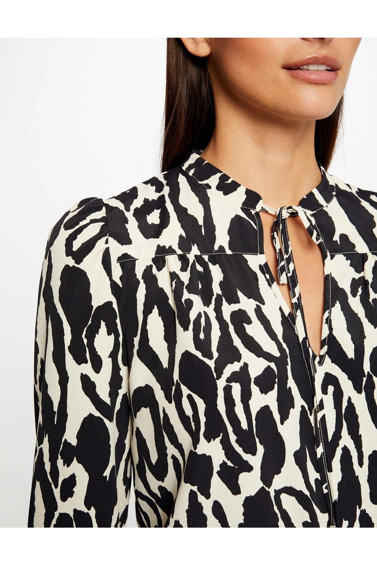 MORGAN - חולצה עם הדפס מנומר שחור לבן 3/4 - MASHBIR//365