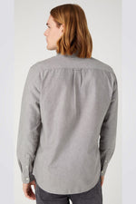 WRANGLER - חולצה מכופתרת בצבע אפור - MASHBIR//365