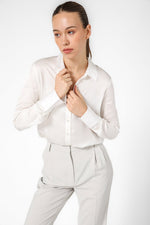  חולצה מכופתרת בצבע לבן | קנת קול