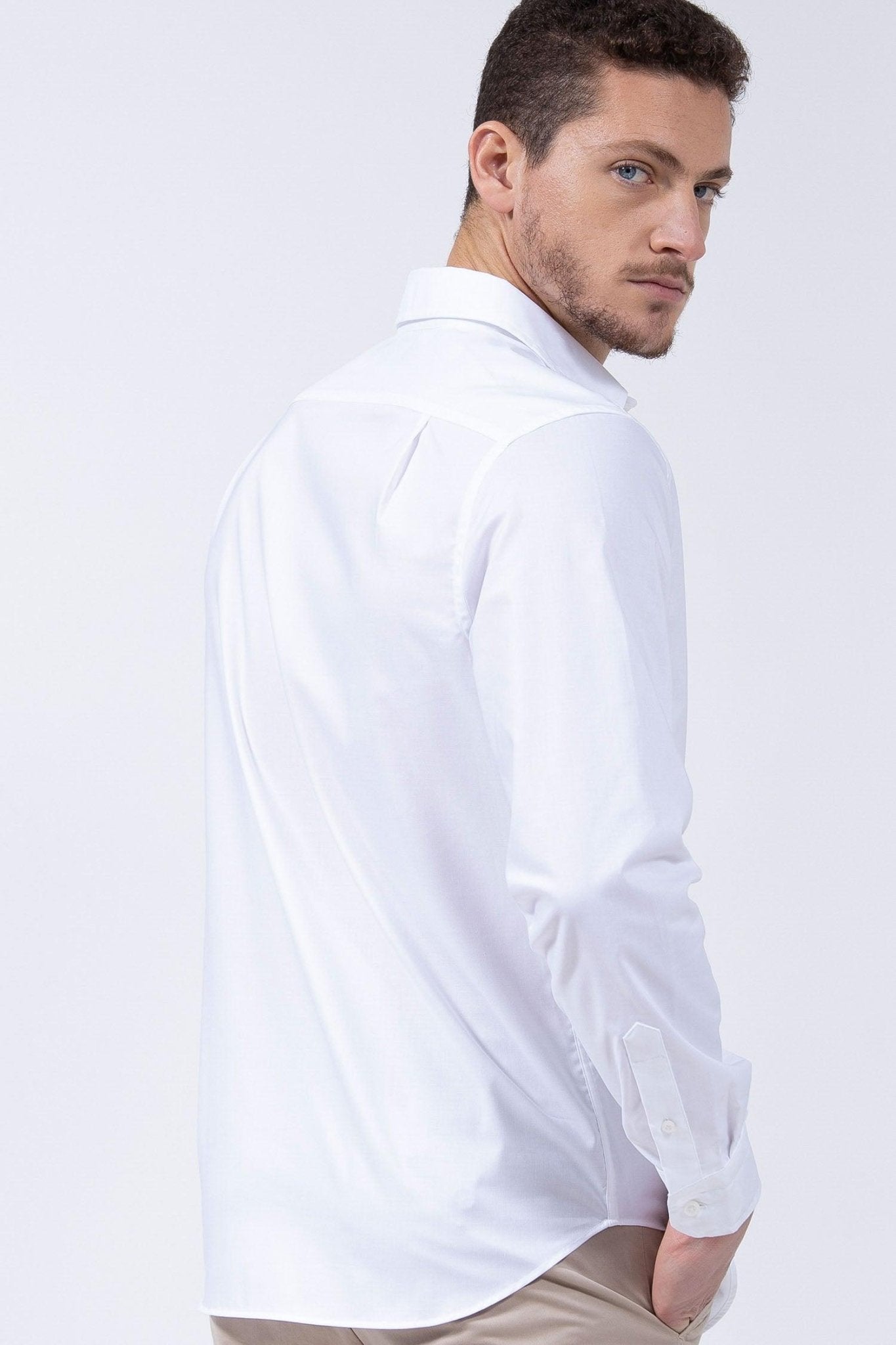 NAUTICA - חולצה מכופתרת בצבע לבן CLASSIC FIT - MASHBIR//365