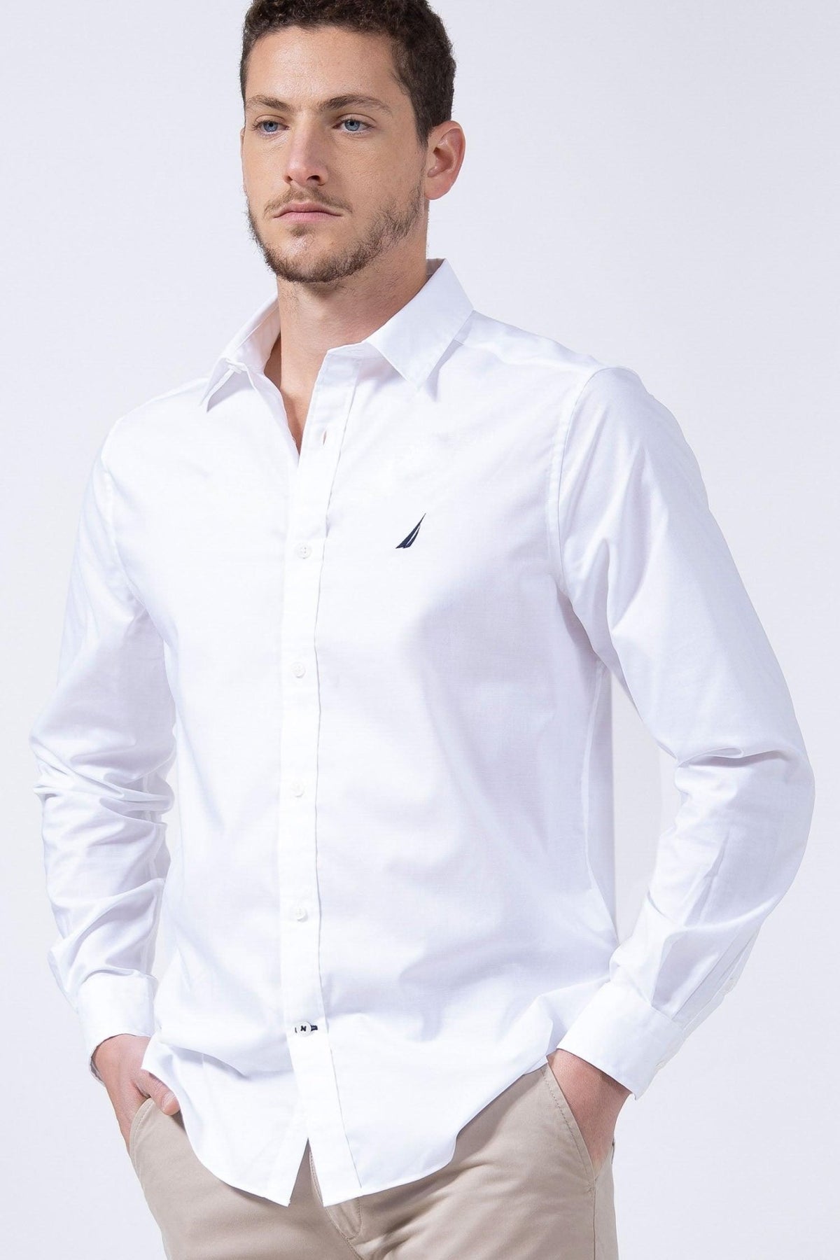 NAUTICA - חולצה מכופתרת בצבע לבן CLASSIC FIT - MASHBIR//365