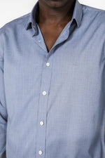 KENNETH COLE - חולצה מכופתרת במבוק בצבע כחול - MASHBIR//365