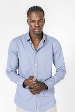 KENNETH COLE - חולצה מכופתרת במבוק בצבע כחול - MASHBIR//365