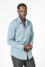 KENNETH COLE - חולצה מכופתרת במבוק לייקרה בצבע תכלת - MASHBIR//365