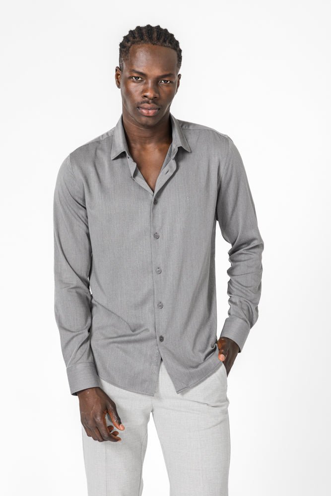 KENNETH COLE - חולצה מכופתרת במבוק ליקרה בצבע אפור כהה - MASHBIR//365